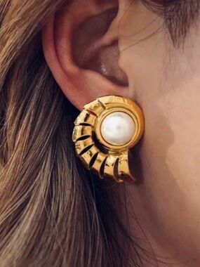 Vintage Shell Pearl Earrings • Summer Beach Accessories